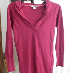 Woman's pullover, long sleeve and hooded t-shirt